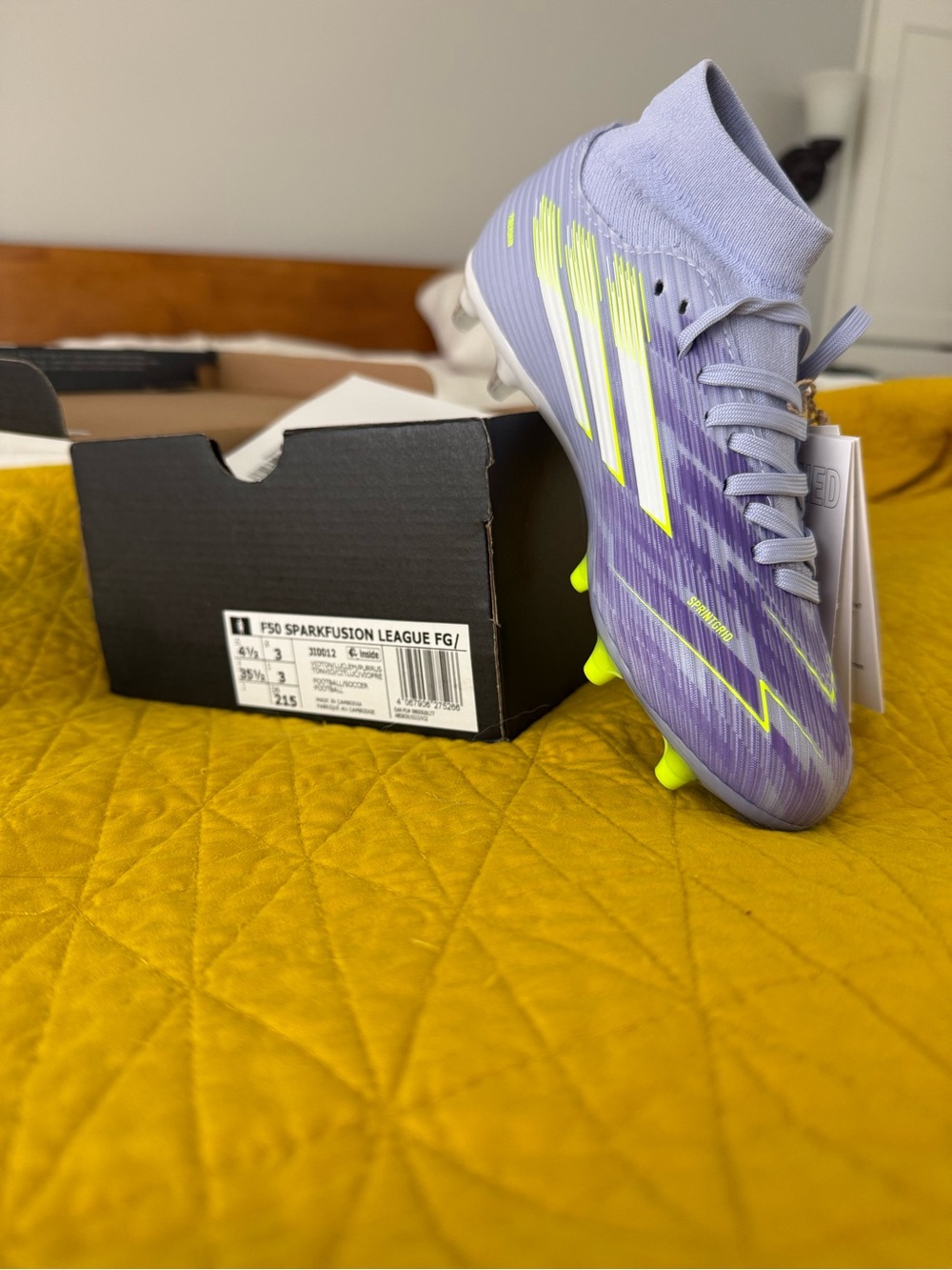 New in Box Addidas F50 Sparkfusion purple soccer cleats size 4-1/2